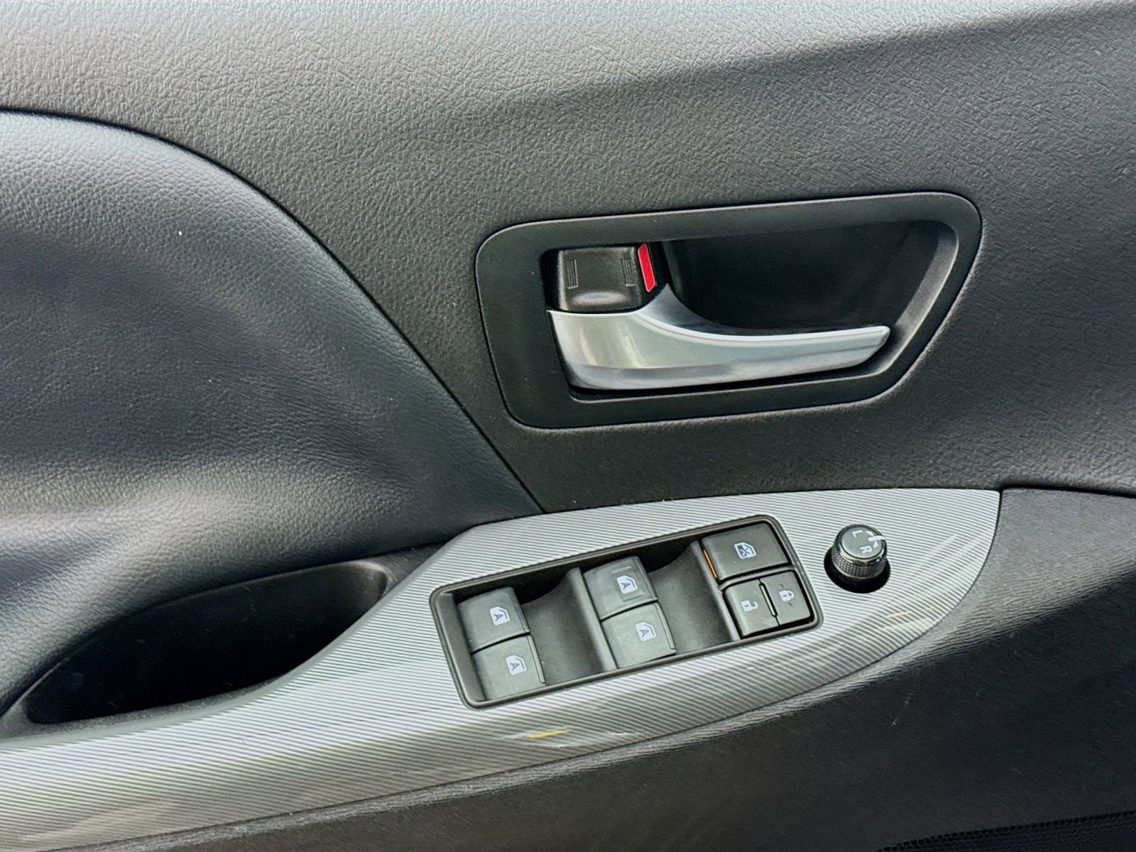 Used 2020 Toyota Sienna SE w/ SE Preferred Package image 15