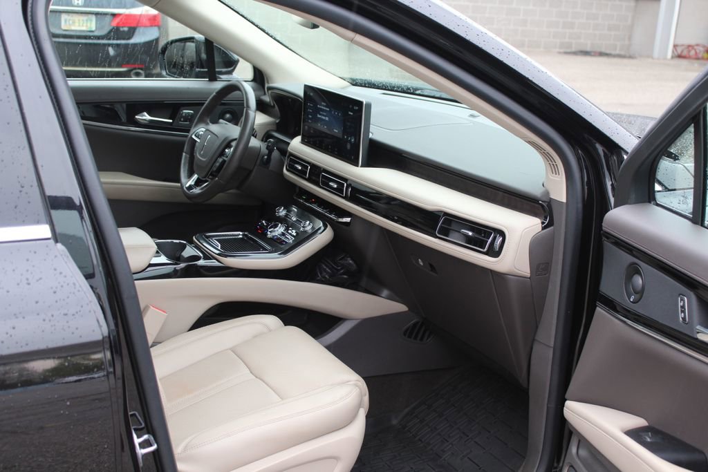 Used 2023 Lincoln Nautilus Reserve FWD image 17