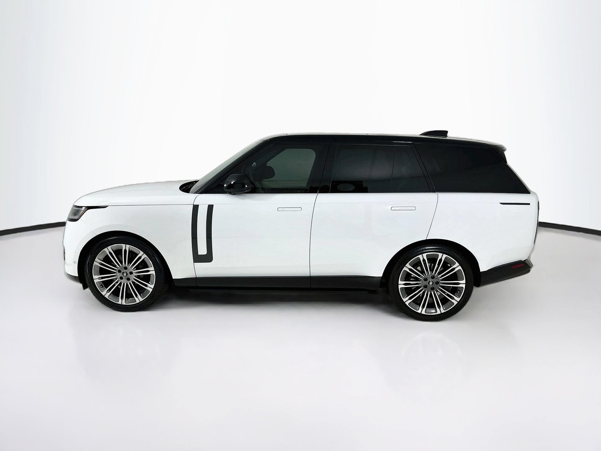 Used 2024 Land Rover Range Rover SE AWD/4WD image 5