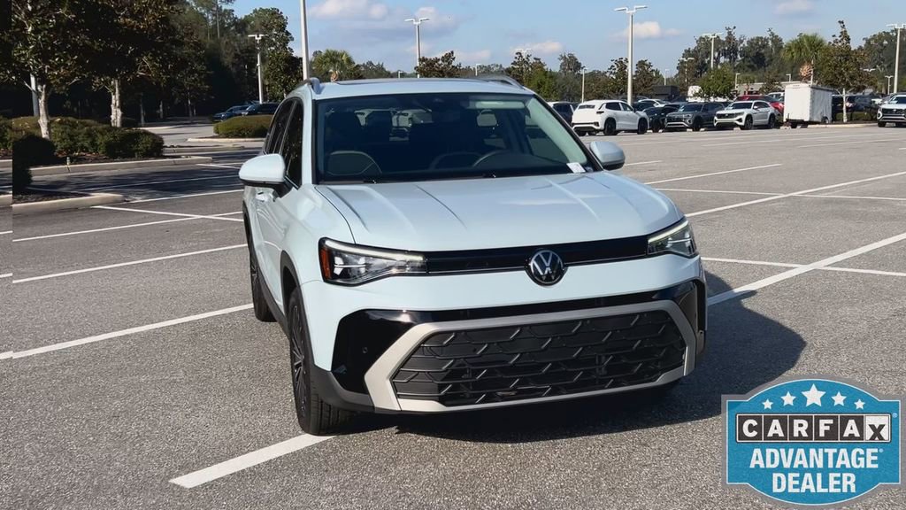 Used 2025 Volkswagen Taos SE w/ Panoramic Sunroof Package image 3