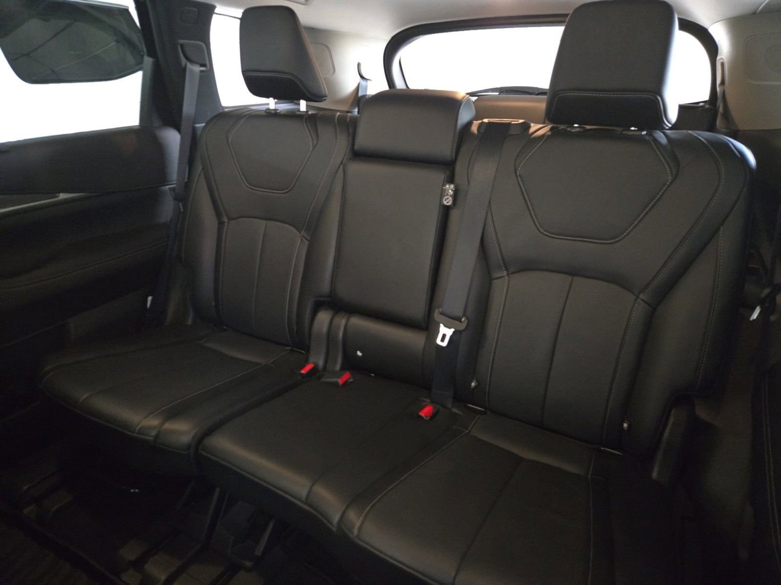 Used 2024 INFINITI QX60 Luxe w/ Performance Audio Package FWD image 23