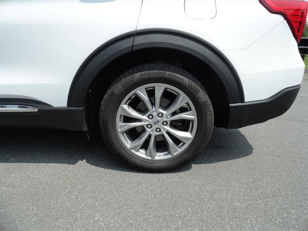 Used 2022 Ford Explorer Limited w/ Equipment Group 301A image 9