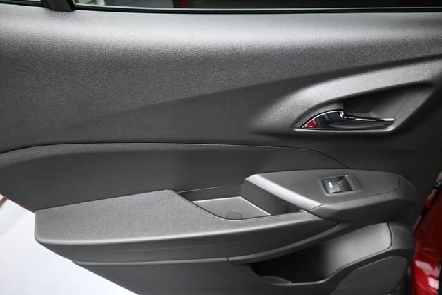 Used 2025 Chevrolet Trax RS FWD image 19
