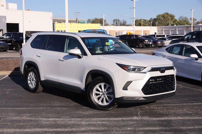 Used 2025 Toyota Grand Highlander AWD image 2