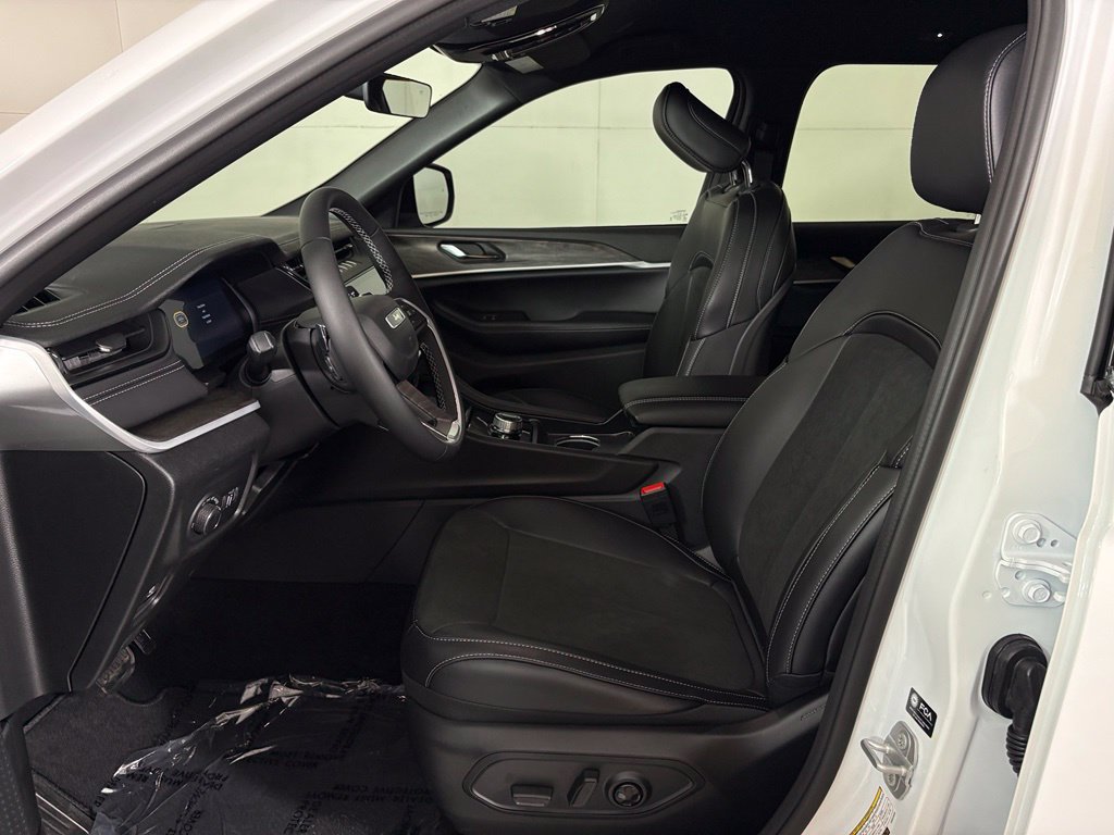 New 2027 Jeep Grand Cherokee Altitude AWD/4WD image 16