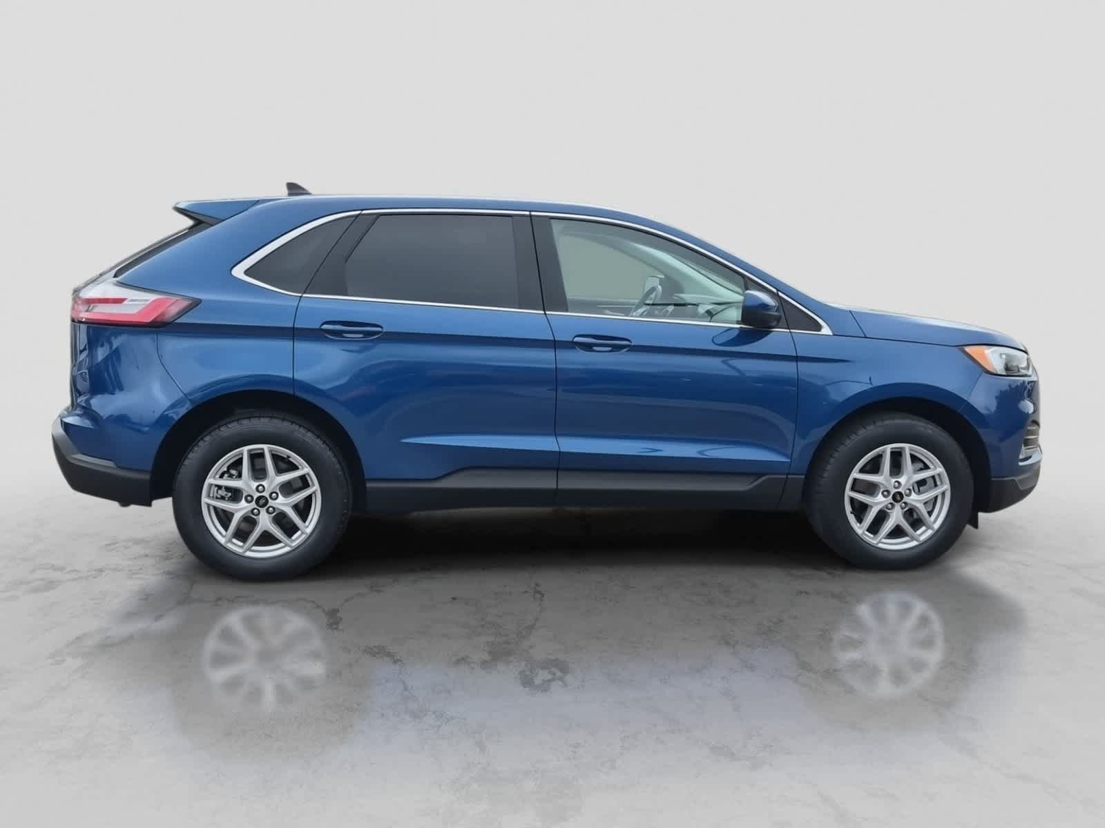 Certified 2024 Ford Edge SEL w/ Convenience Package AWD/4WD image 9