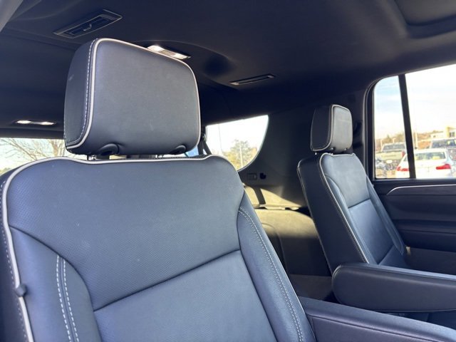 Used 2024 GMC Yukon XL SLT w/ SLT Premium Package image 28