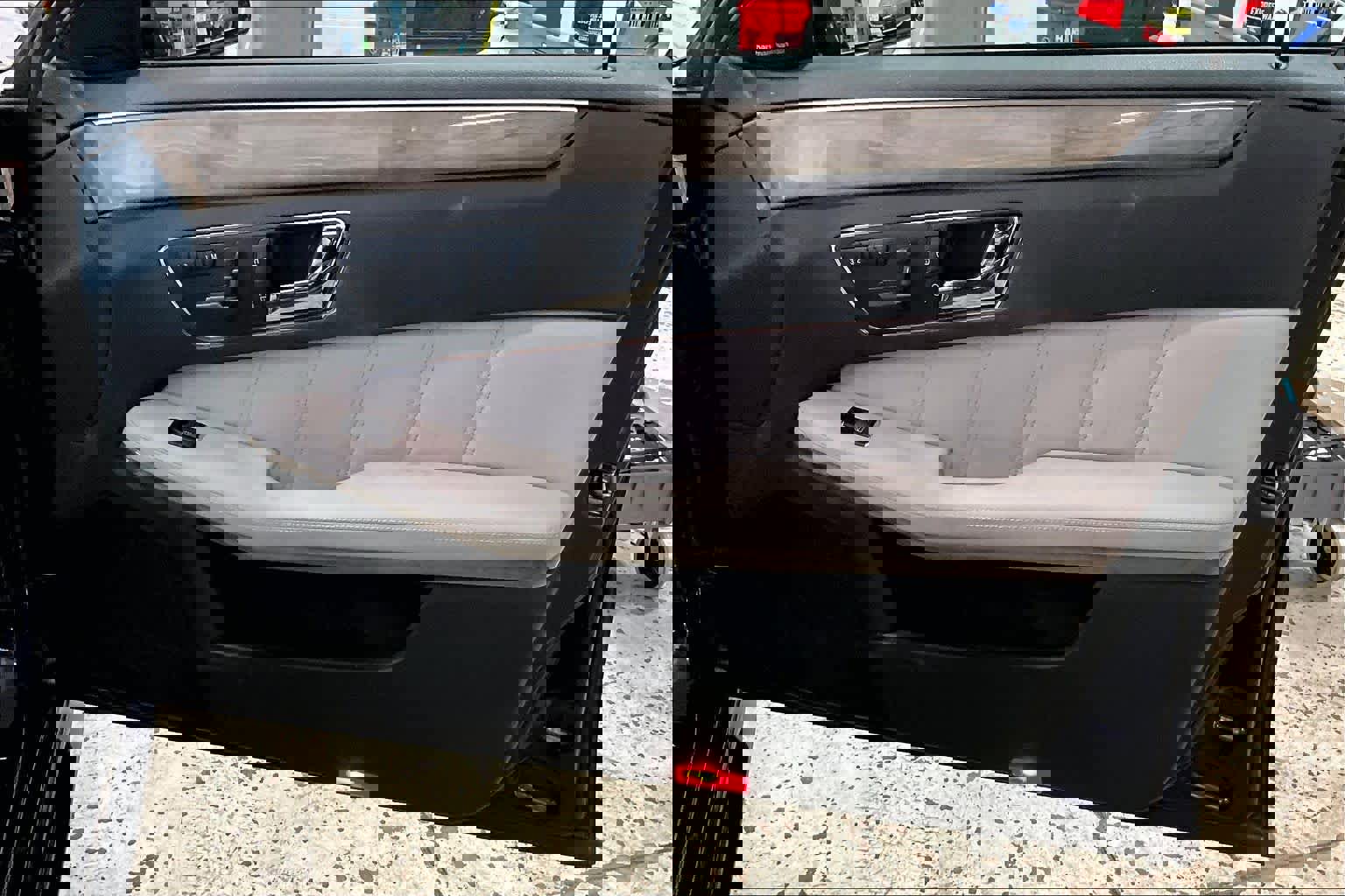 Used 2010 Mercedes-Benz E 350 4MATIC Sedan image 23