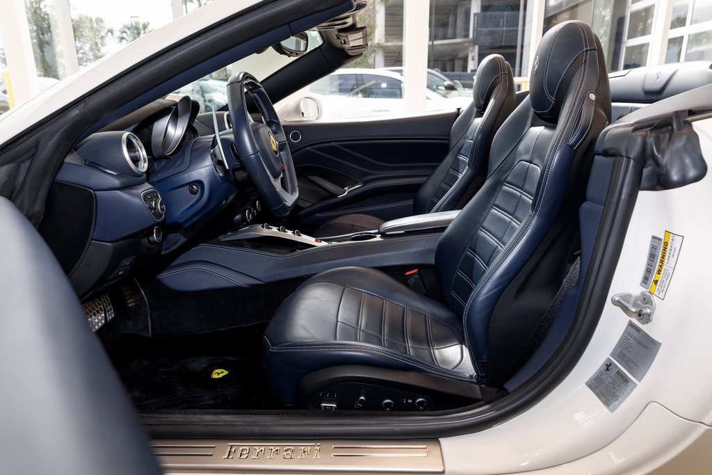 Used 2016 Ferrari California T image 25
