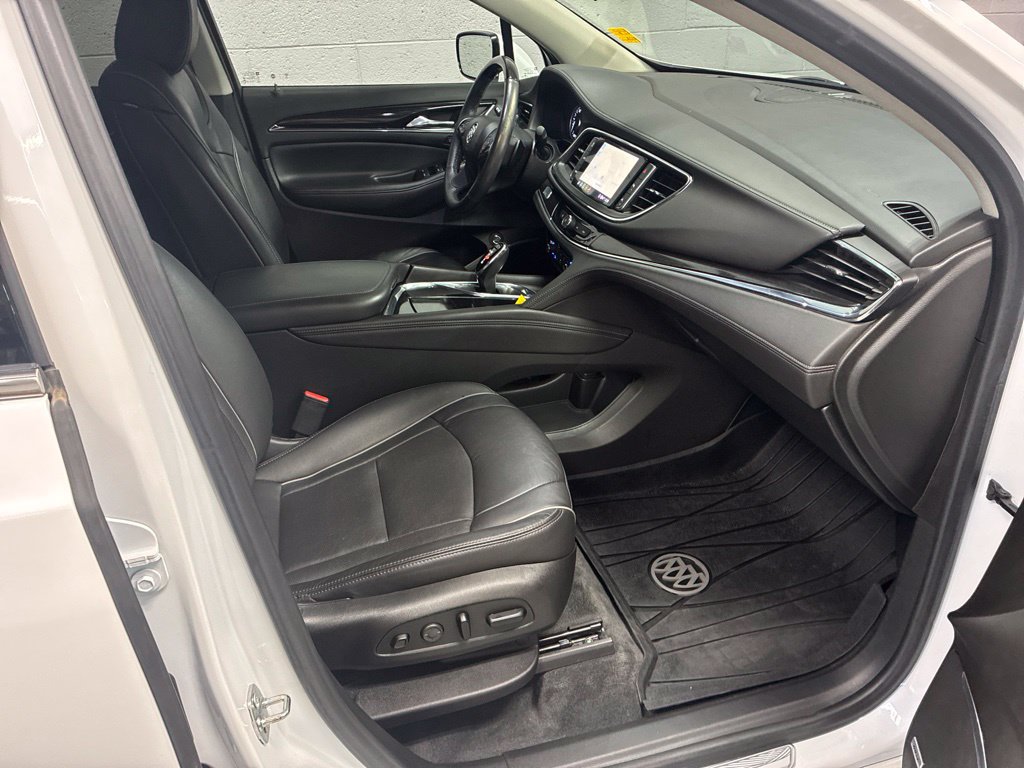 Used 2021 Buick Enclave Avenir w/ Avenir Technology Package AWD/4WD image 7
