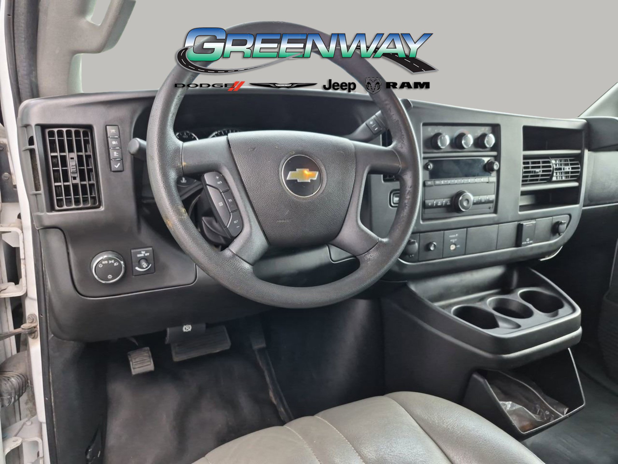 Used 2017 Chevrolet Express 2500 RWD image 10