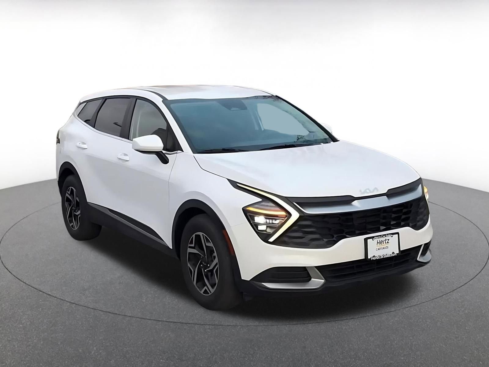 Used 2025 Kia Sportage LX image 3