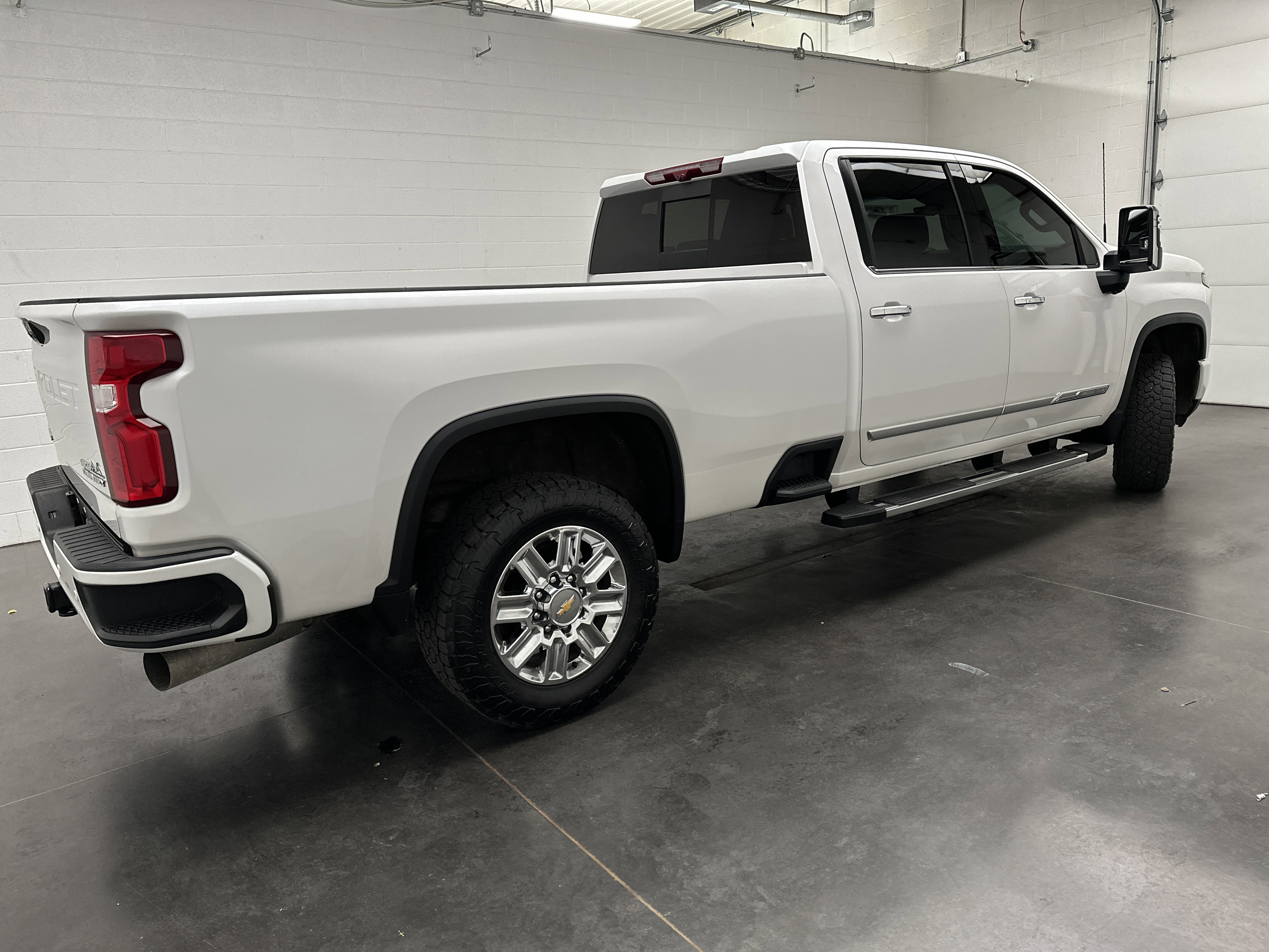 Used 2024 Chevrolet Silverado 3500 High Country w/ High Country Premium Package AWD/4WD image 11