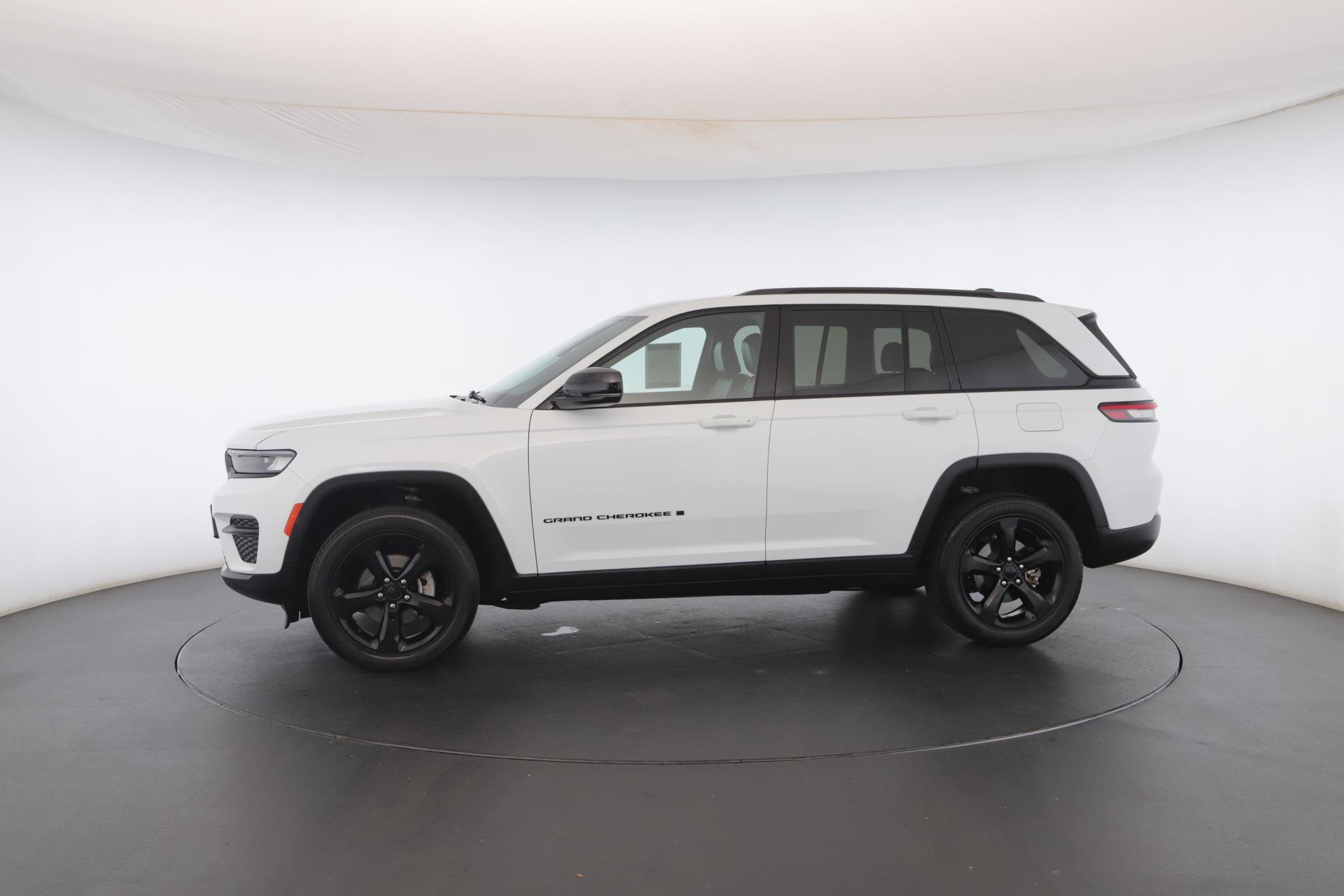 Used 2023 Jeep Grand Cherokee Altitude image 43