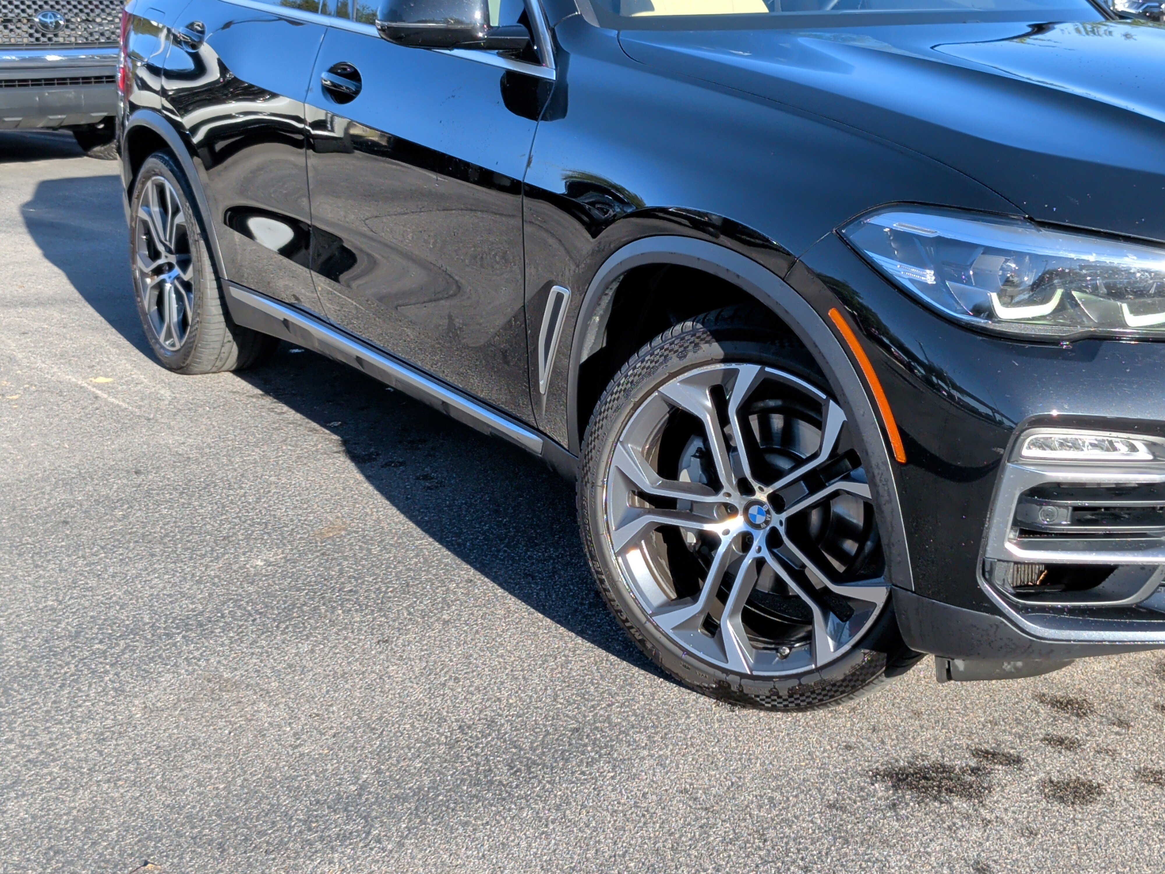 Used 2021 BMW X5 xDrive40i w/ Premium Package image 3