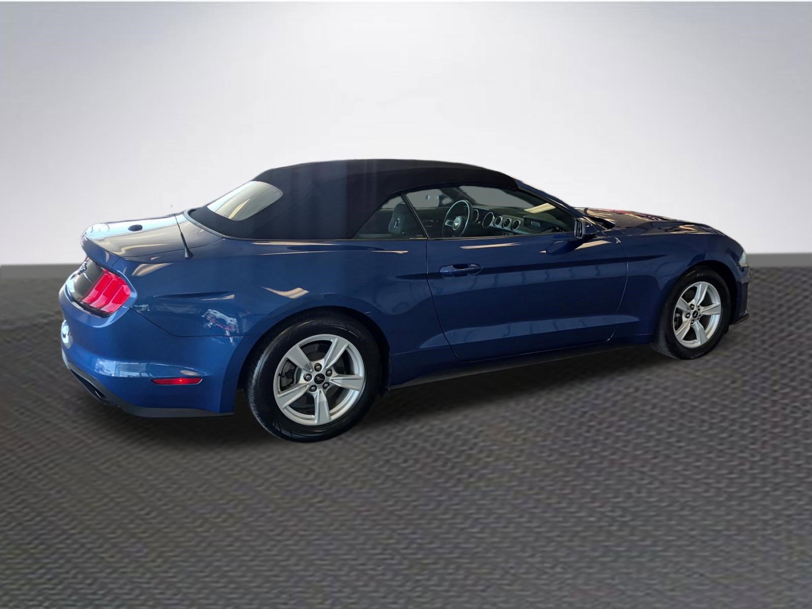 Used 2022 Ford Mustang EcoBoost image 4