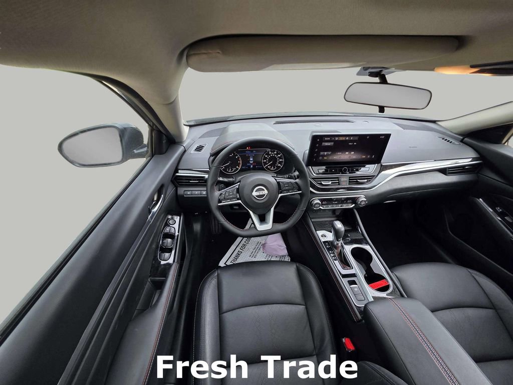 Used 2025 Nissan Altima 2.5 SR w/ SR Premium Package image 11