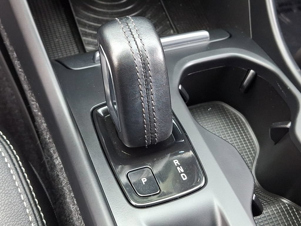 Used 2019 Volvo XC40 T5 Momentum AWD/4WD image 16