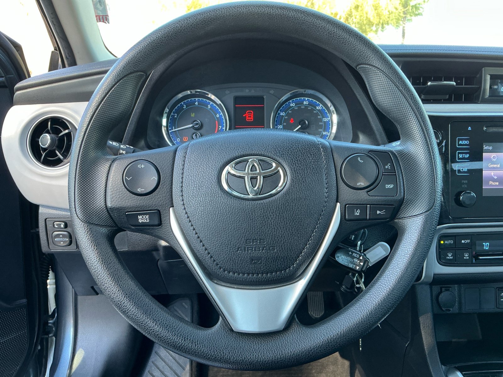 Used 2017 Toyota Corolla LE w/ Carpet Mat Package (TMS) FWD image 9