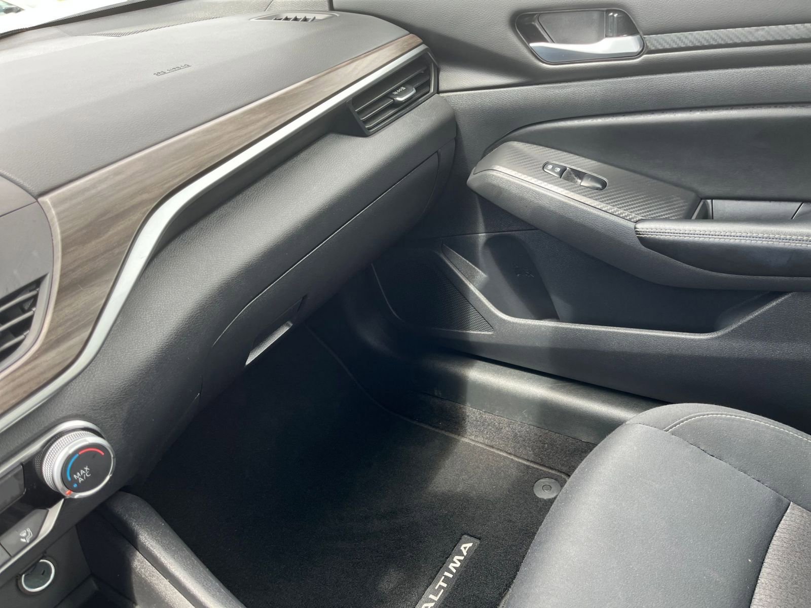 Used 2025 Nissan Altima 2.5 SV image 35