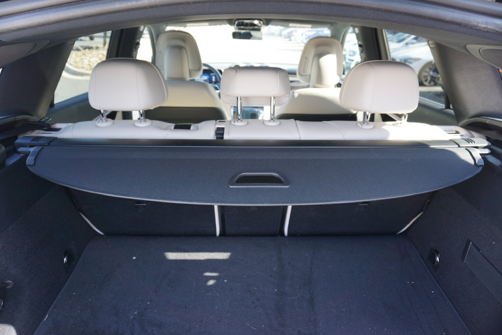 Used 2025 Mercedes-Benz GLC 300 4MATIC image 32