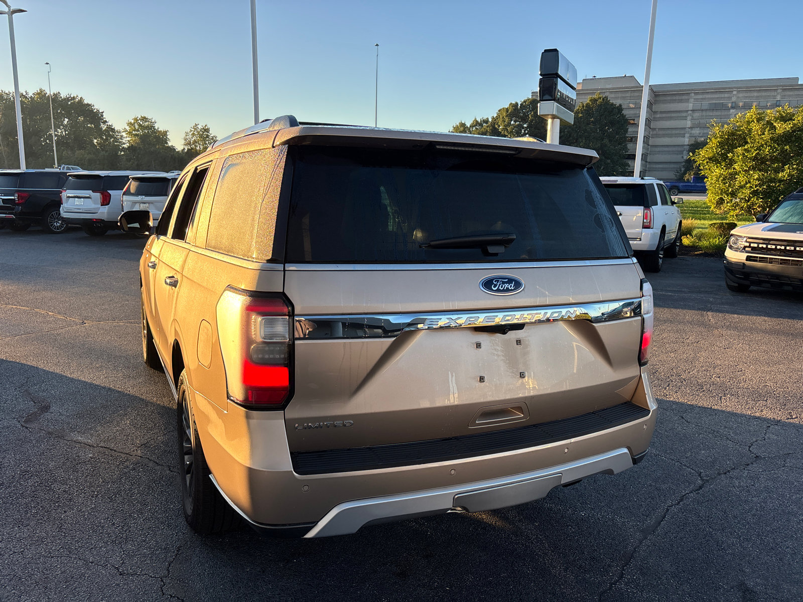 Used 2020 Ford Expedition Limited w/ Equipment Group 301A AWD/4WD image 6