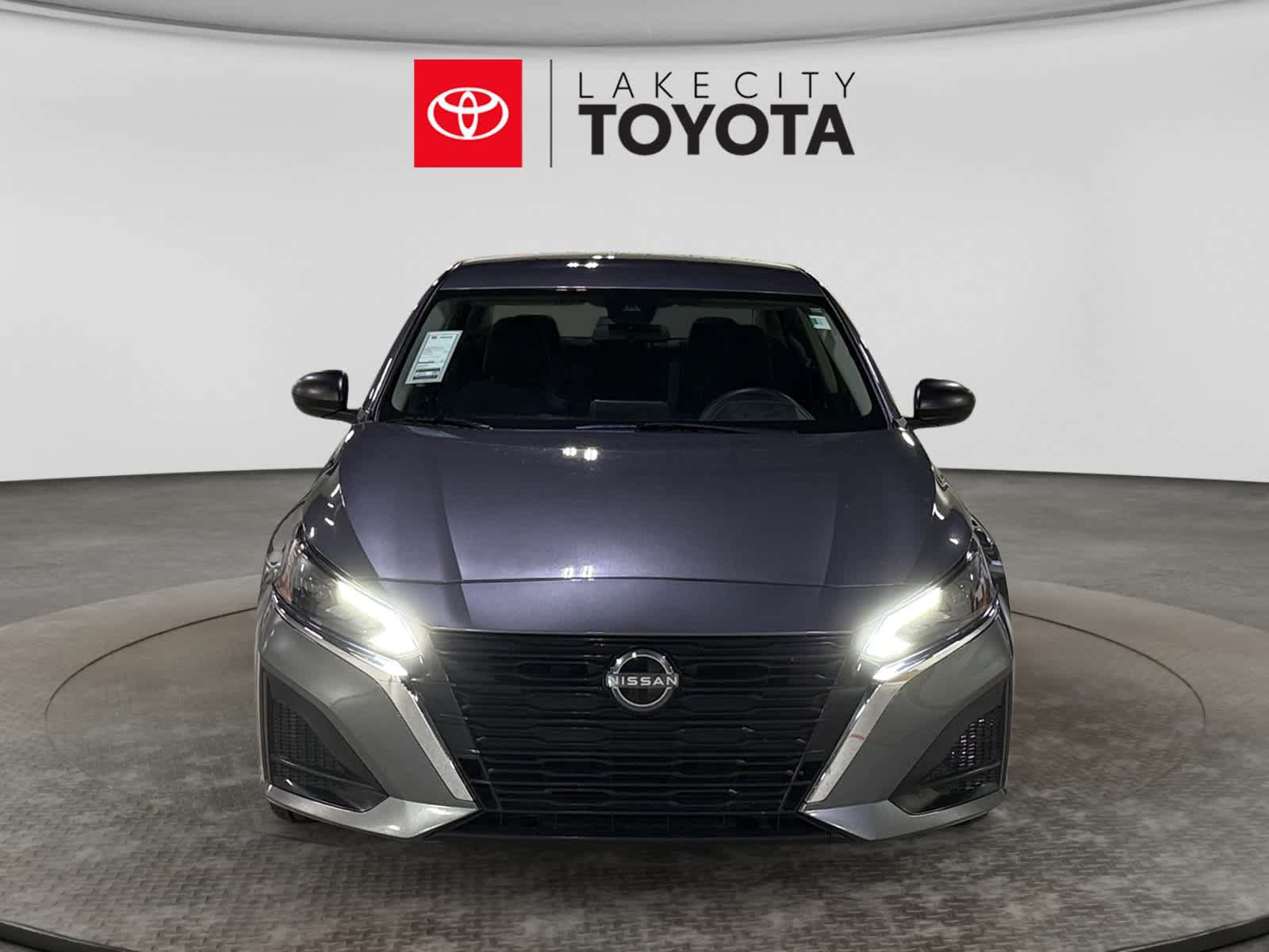 Used 2025 Nissan Altima 2.5 SV FWD image 14