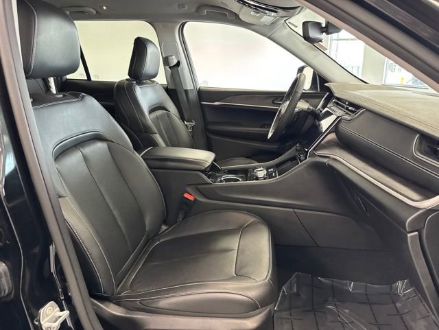 Used 2023 Jeep Grand Cherokee Limited w/ Black Appearance Package AWD/4WD image 25