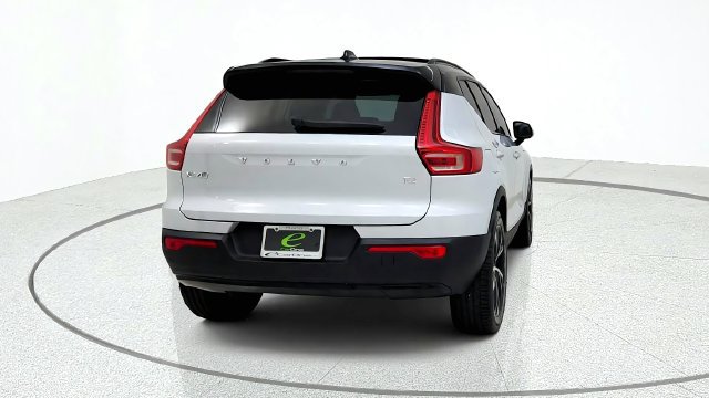 Used 2022 Volvo XC40 T4 R-Design w/ Protection Package Premier FWD image 7