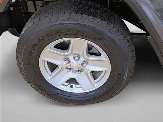 Used 2021 Jeep Gladiator Sport AWD/4WD image 26
