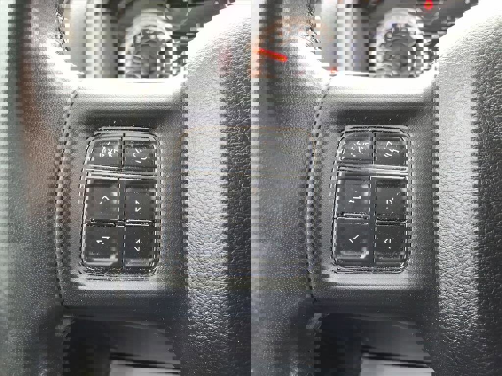 Used 2019 RAM 1500 Classic SLT w/ Luxury Group image 23