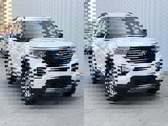 Used 2024 Ford Explorer XLT w/ Equipment Group 202A image 2
