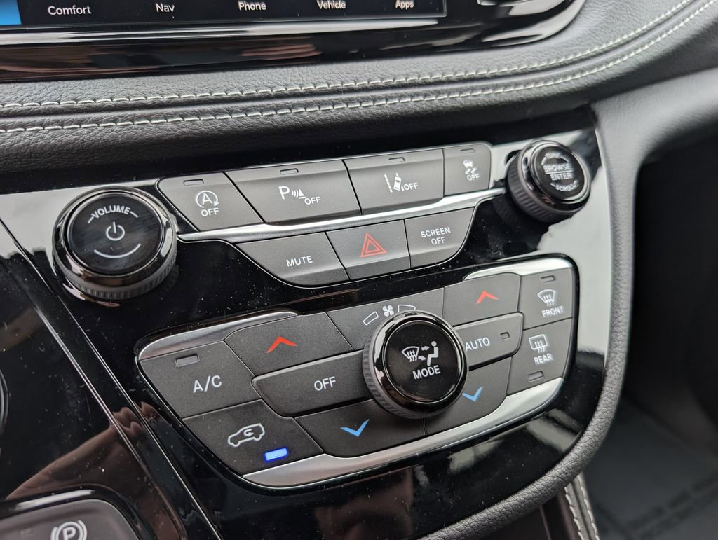 New 2026 Chrysler Pacifica Limited w/ Trailer Tow Group image 30