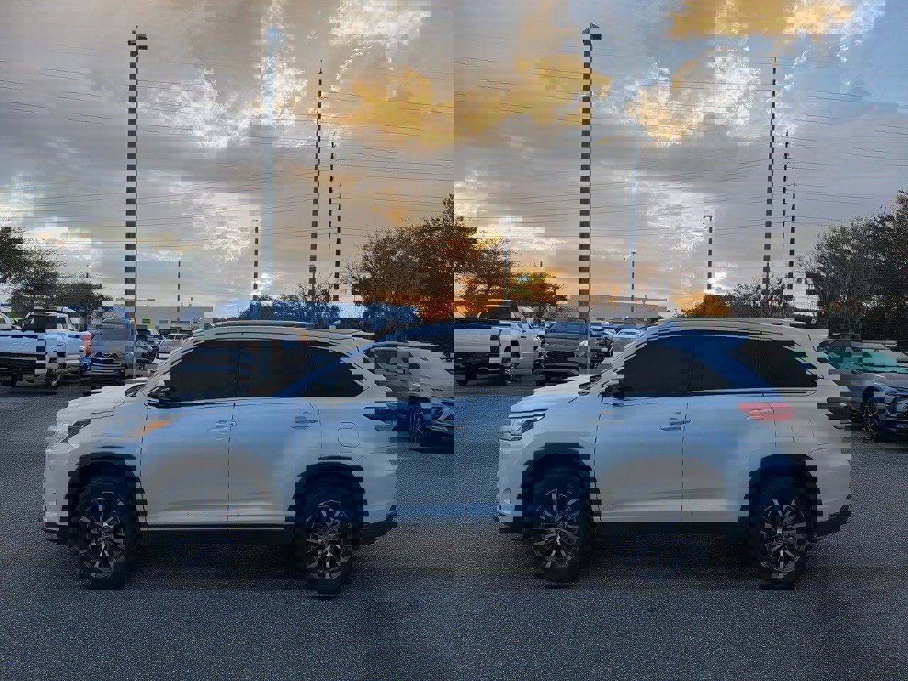 Used 2019 Toyota Highlander XLE image 2