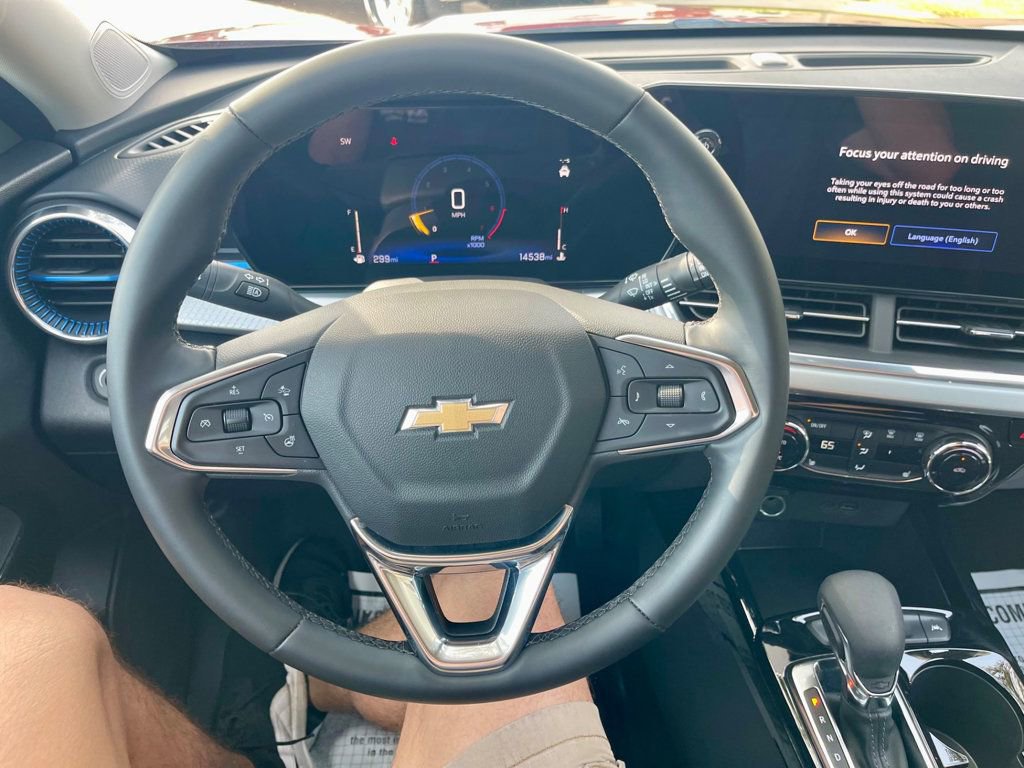 Used 2025 Chevrolet Trax LT w/ LT Convenience Package image 14