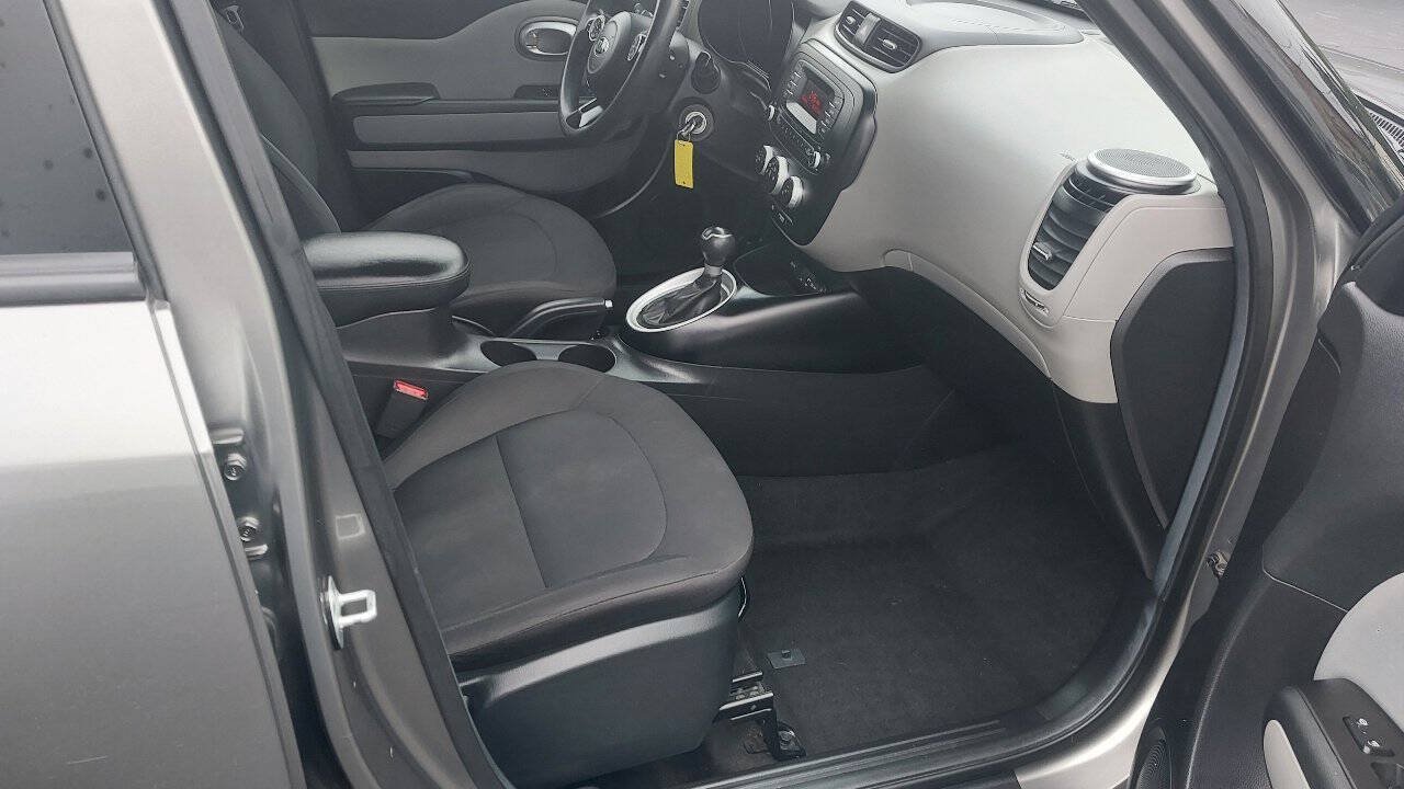 Used 2015 Kia Soul FWD image 10