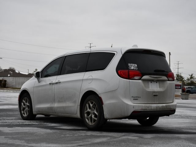 Used 2019 Chrysler Pacifica Touring Plus w/ Tire & Wheel Group image 5