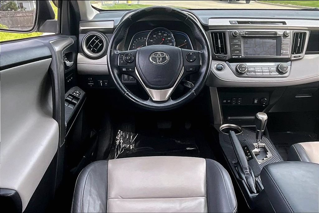 Used 2015 Toyota RAV4 Limited AWD/4WD image 17