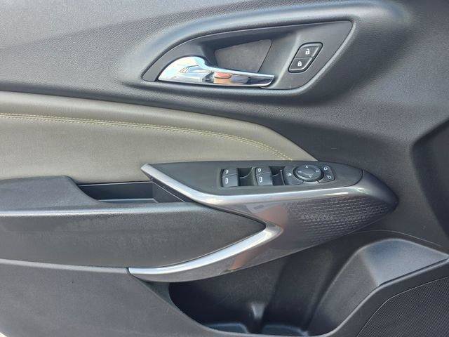 Certified 2025 Chevrolet Trax ACTIV w/ Sunroof Package FWD image 33