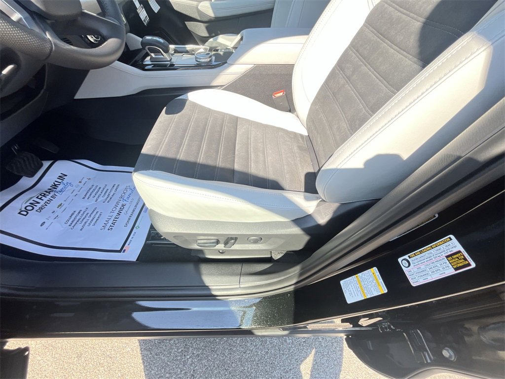 New 2025 Mitsubishi Outlander SE image 12