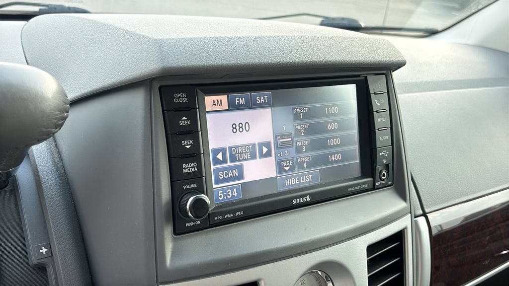 Used 2009 Chrysler Town & Country Touring FWD image 21