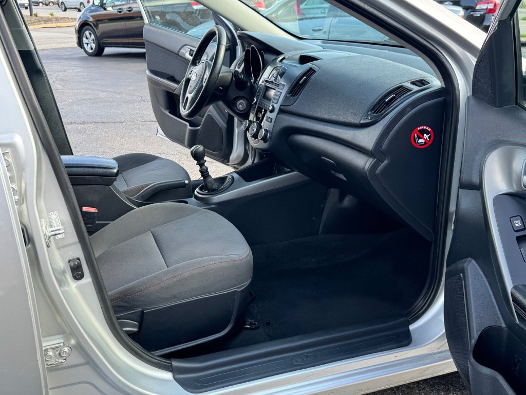 Used 2010 Kia Forte SX FWD image 18