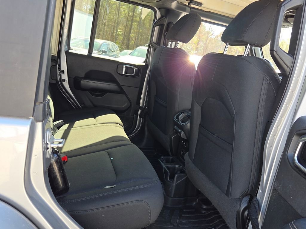 Used 2020 Jeep Wrangler Unlimited Sahara image 14