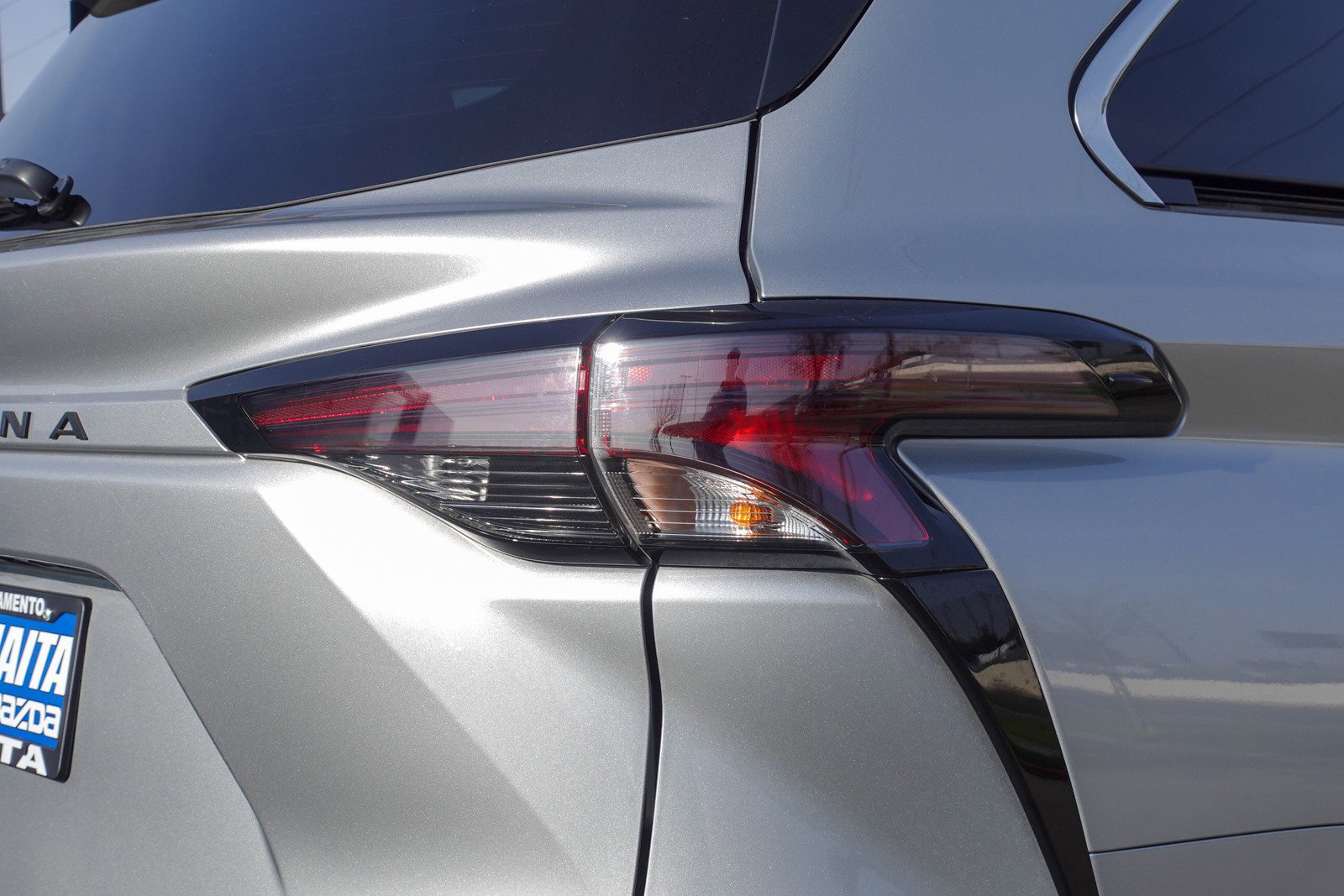 Used 2024 Toyota Sienna LE image 5