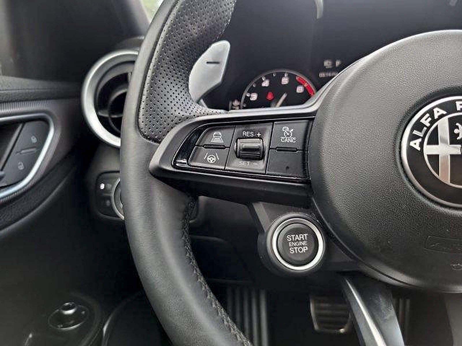 Used 2022 Alfa Romeo Giulia Veloce RWD image 25