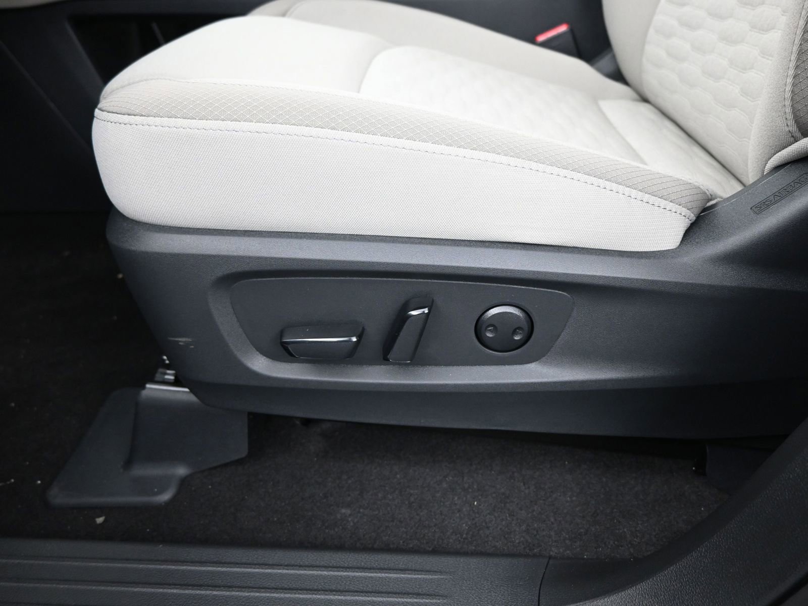 Used 2025 Nissan Pathfinder SV image 10