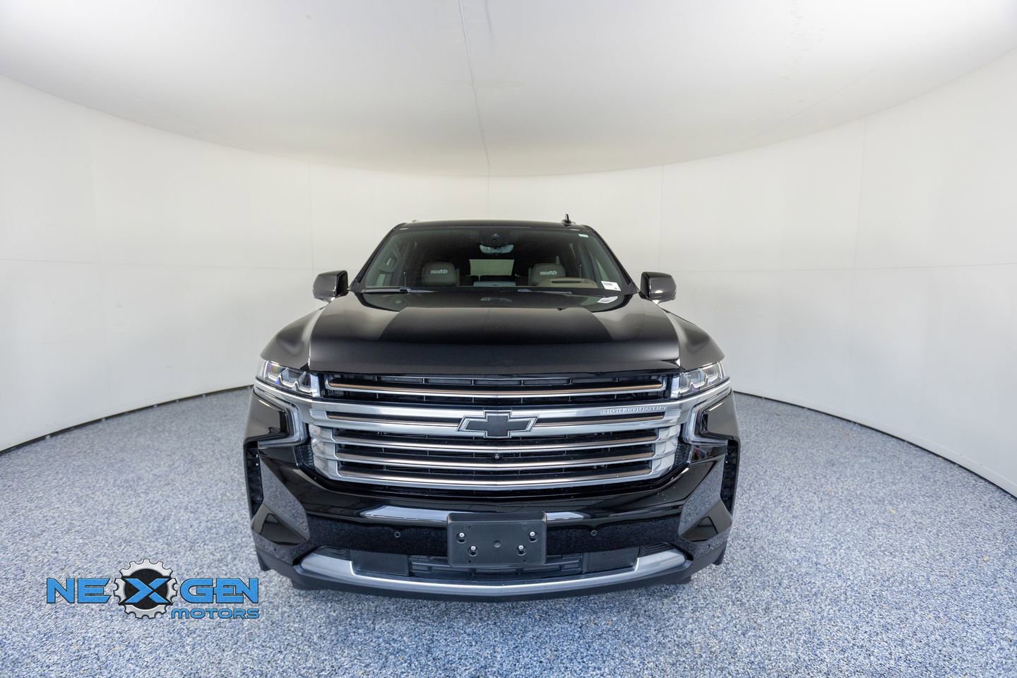 Used 2024 Chevrolet Suburban High Country w/ Advanced Technology Package image 2