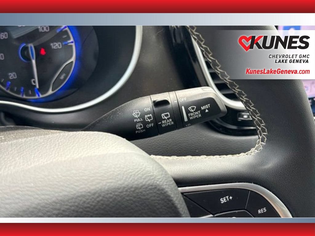 Used 2024 Chrysler Pacifica Touring-L FWD image 32