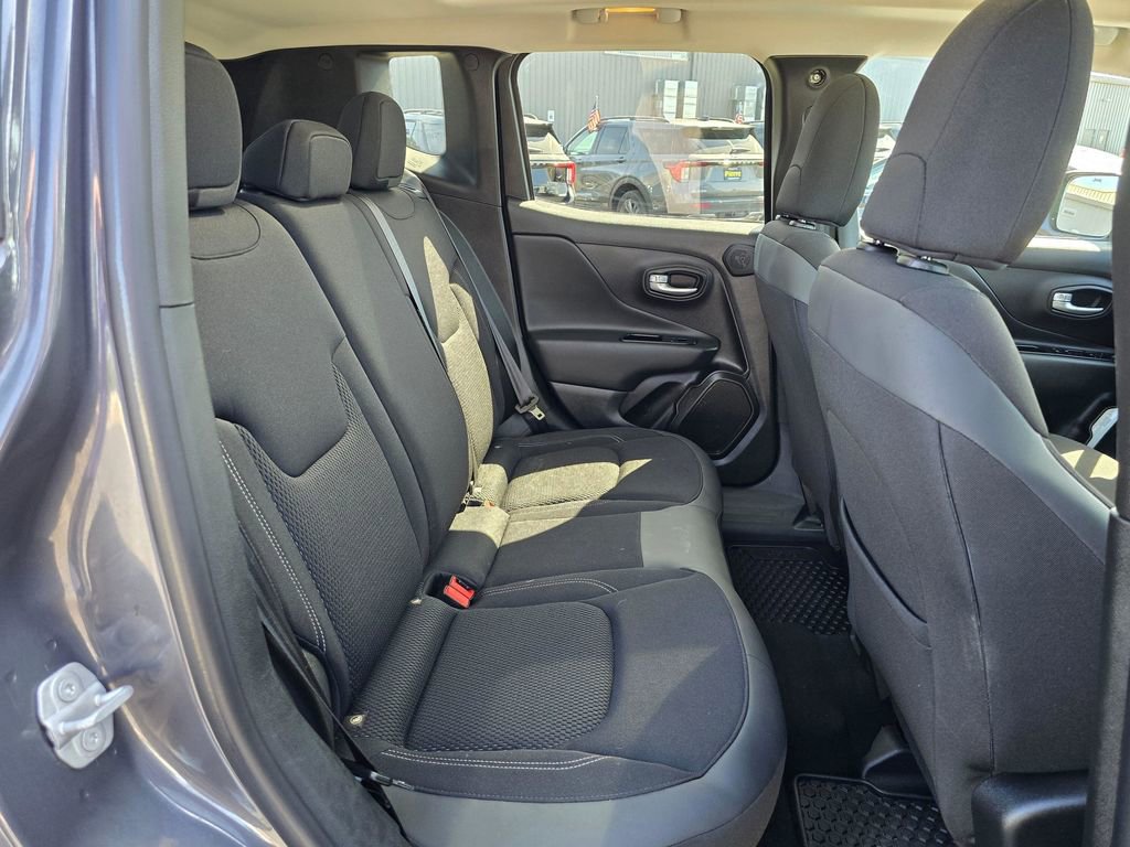 Used 2023 Jeep Renegade Latitude w/ Sun/Sound Group AWD/4WD image 13