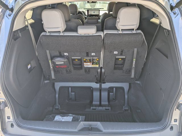 Used 2025 Toyota Sienna XLE FWD image 16